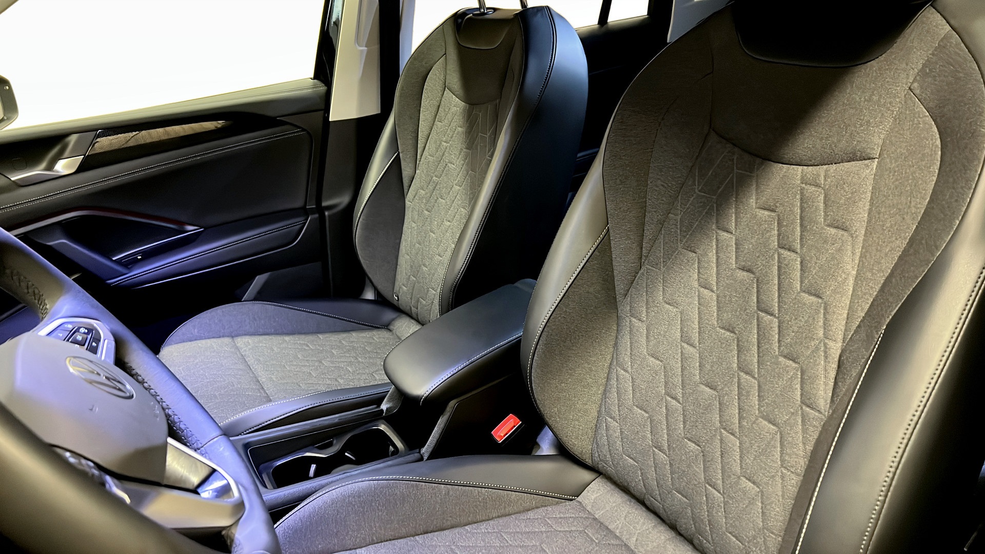 Volkswagen Tiguan MDG22W