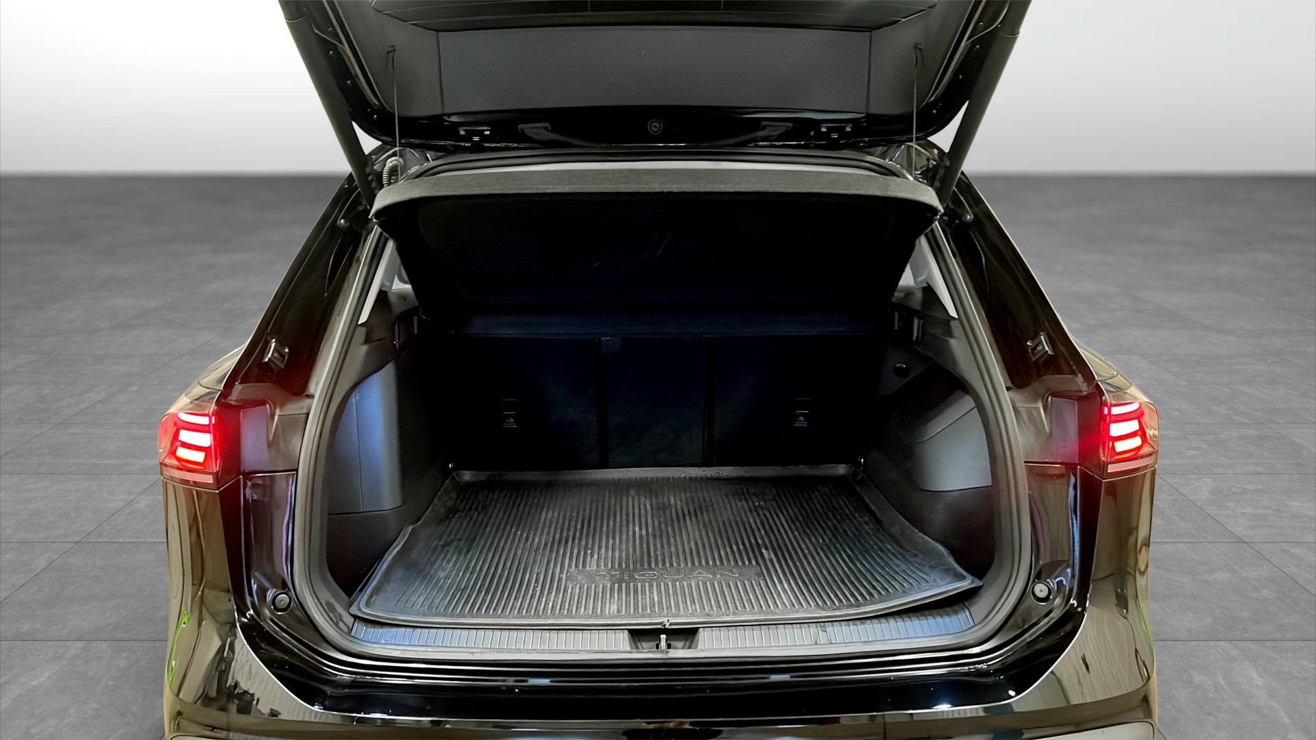 Volkswagen Tiguan MDG22W