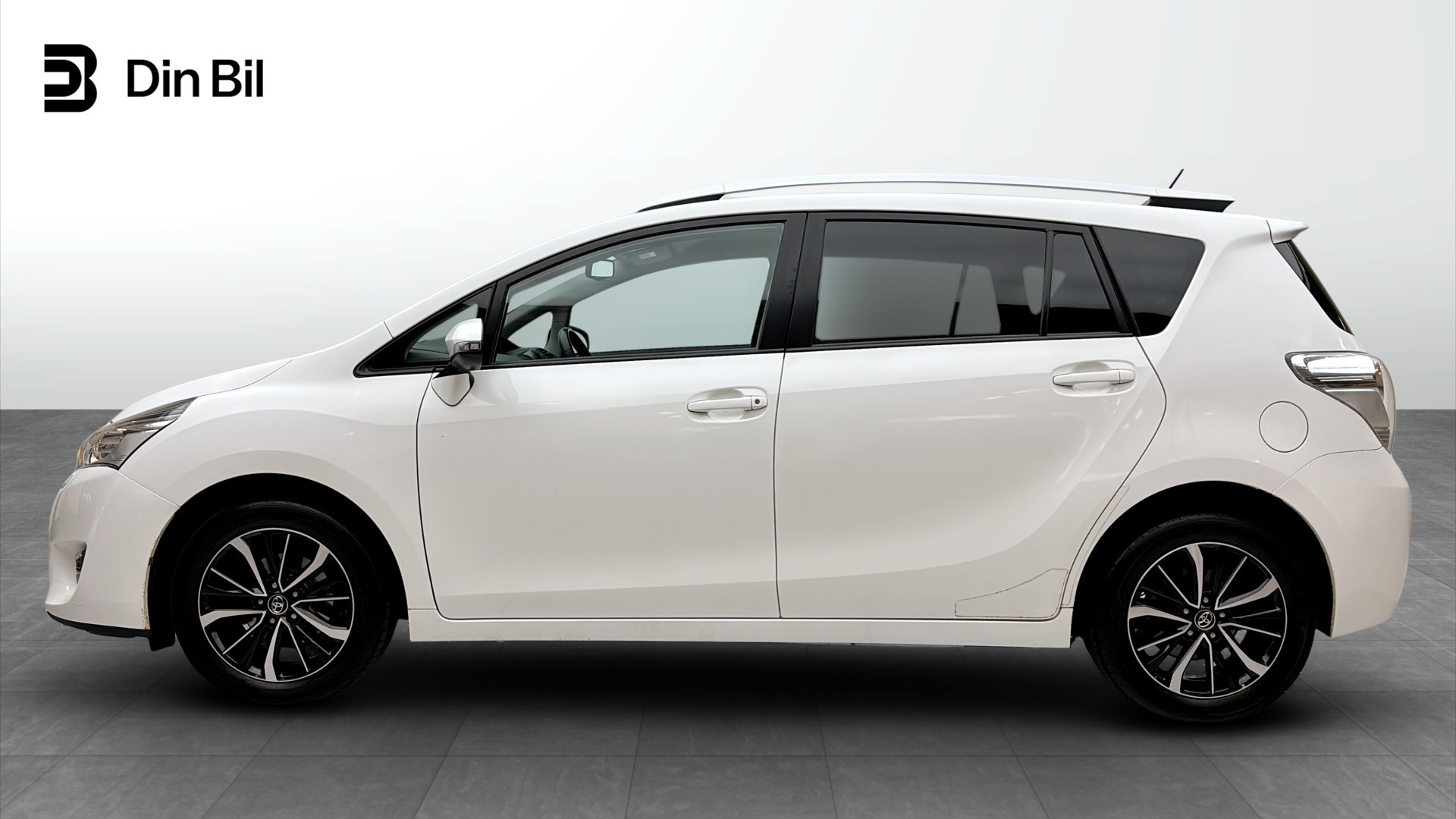 Toyota Verso MDM412