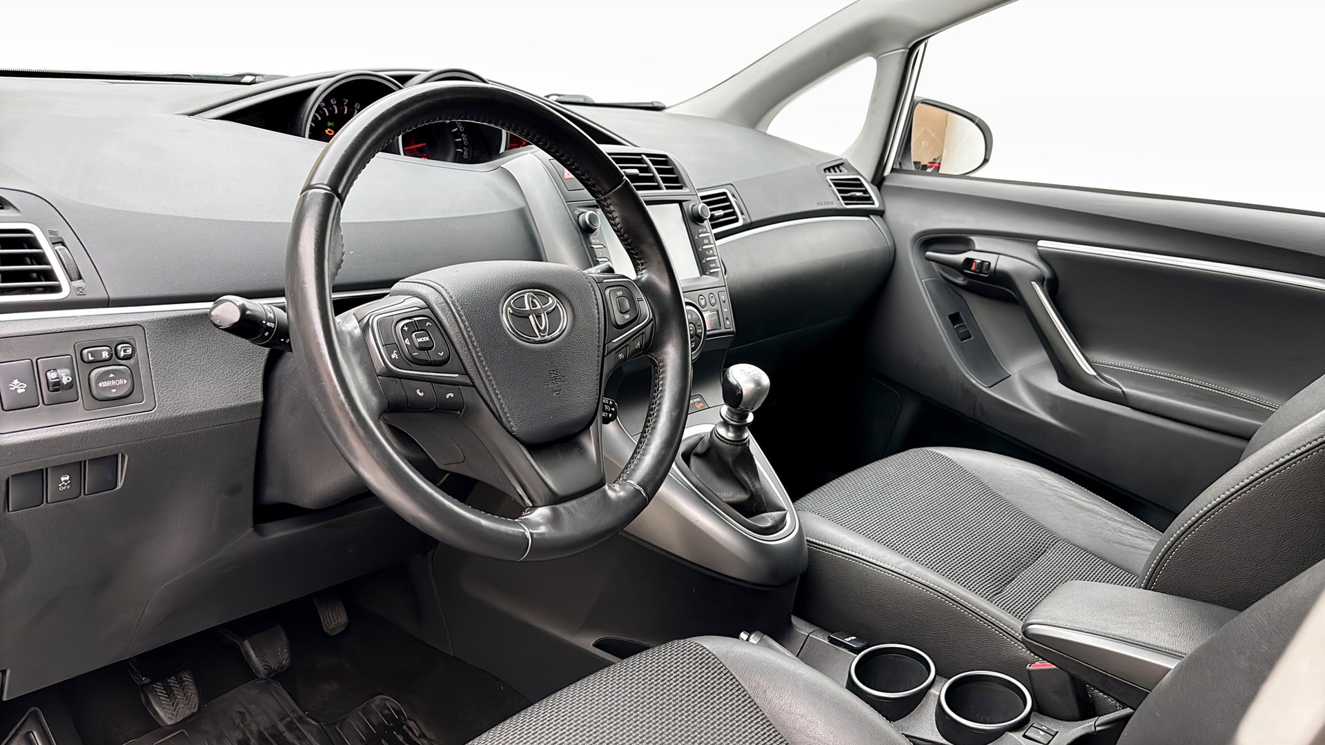 Toyota Verso MDM412