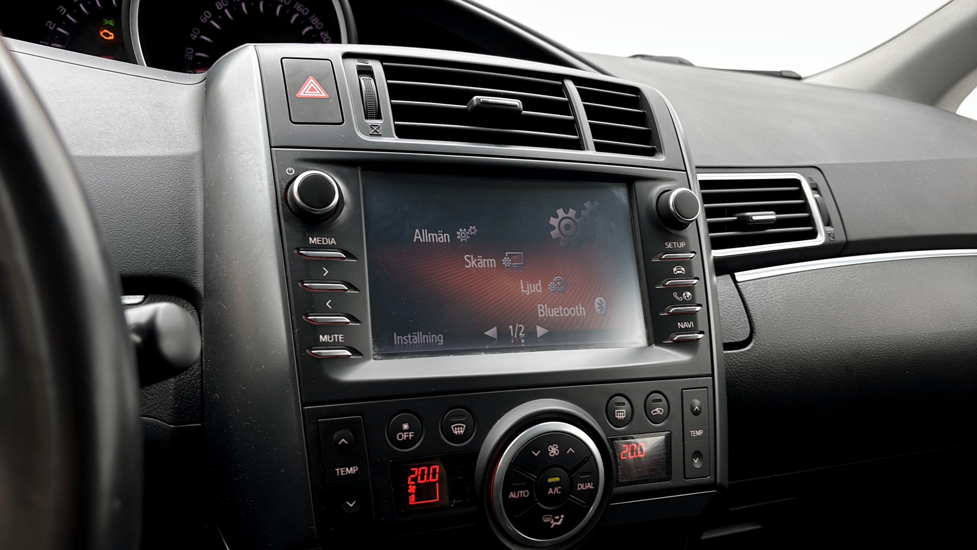 Toyota Verso MDM412