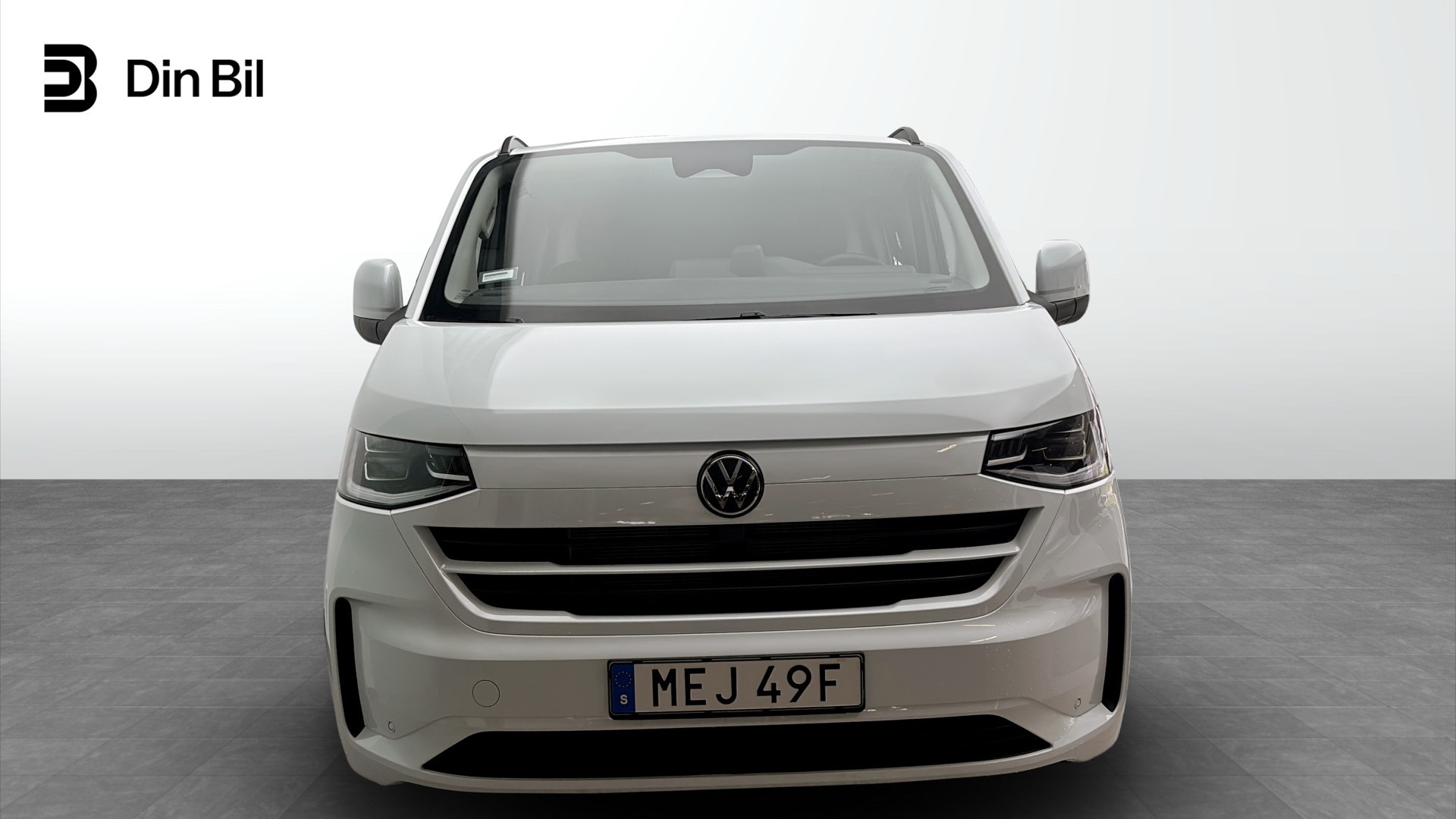 Volkswagen T7 Transporter Kombi MEJ49F