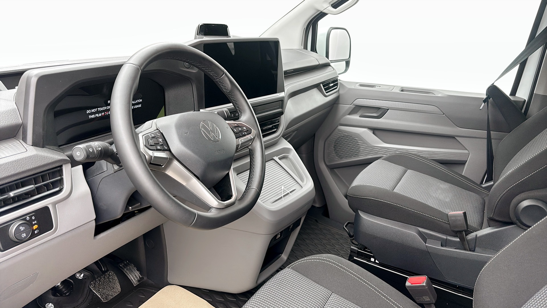 Volkswagen T7 Transporter Kombi MEJ49F
