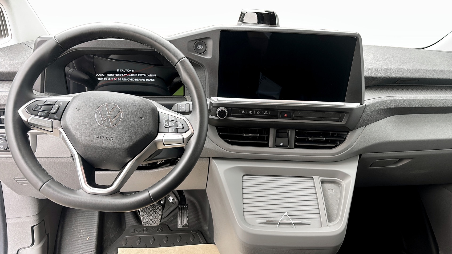 Volkswagen T7 Transporter Kombi MEJ49F