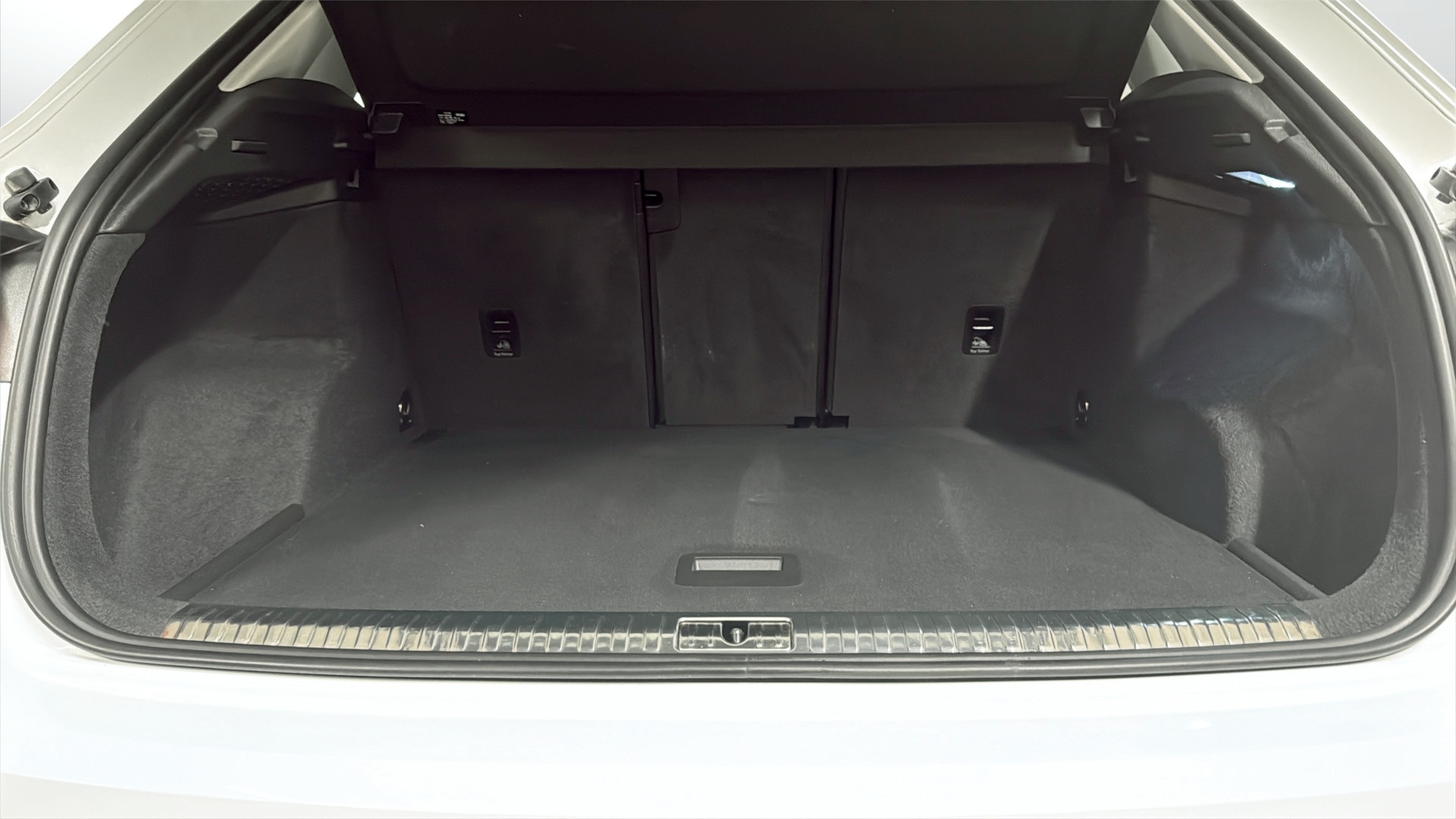 Audi Q3 MEU21R