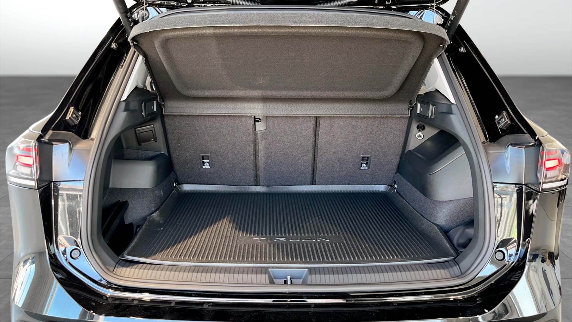 Volkswagen Tiguan MFH87D