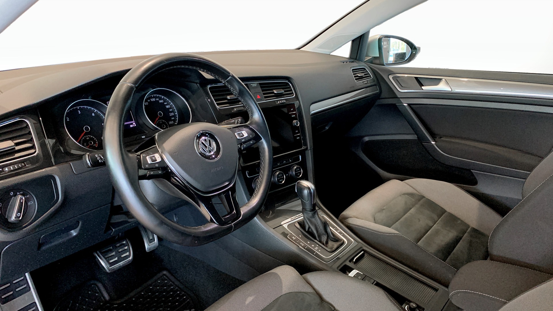 Volkswagen Golf MGK10U