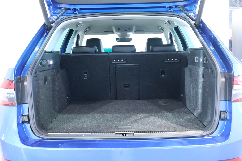 Skoda Superb Combi MGK41M