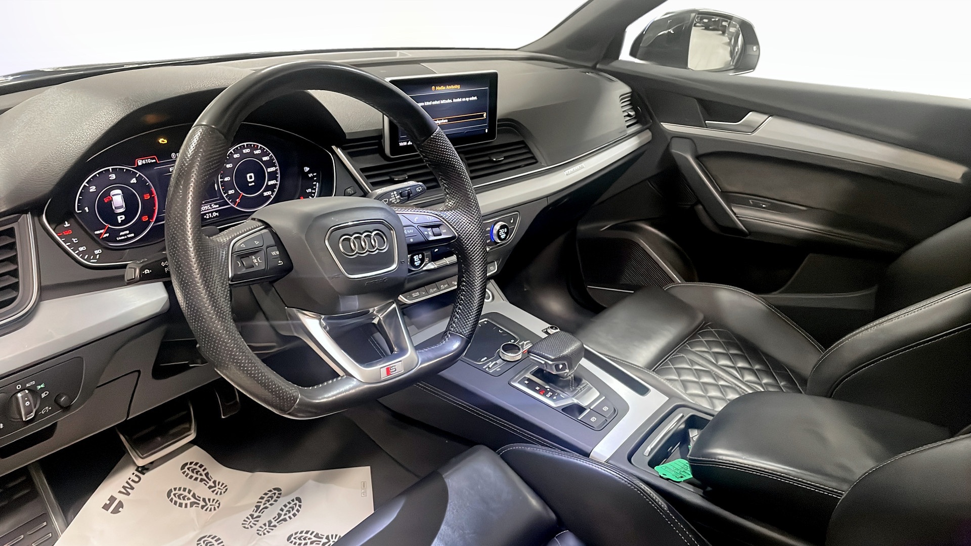 Audi Q5 MHY02A