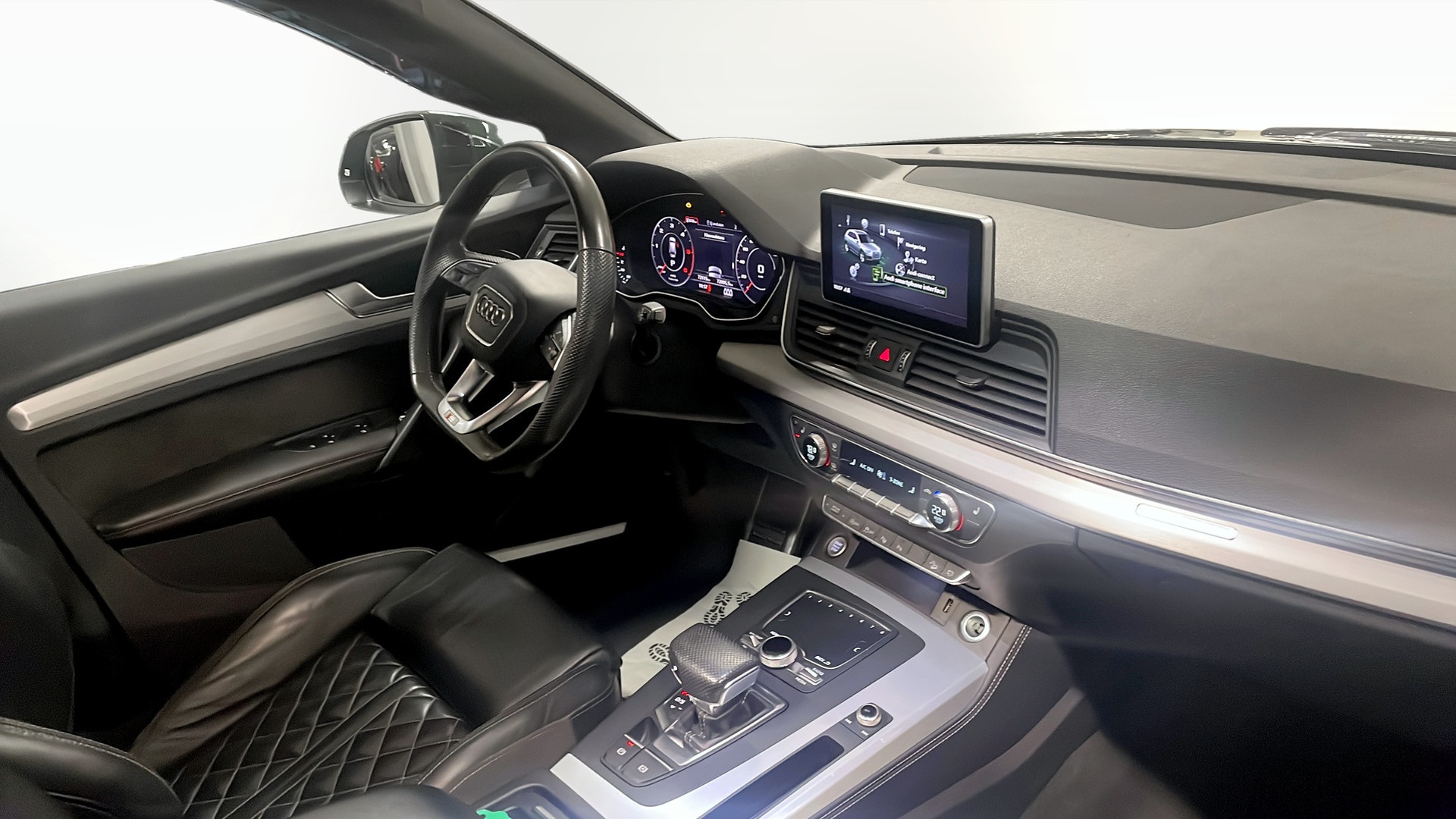Audi Q5 MHY02A