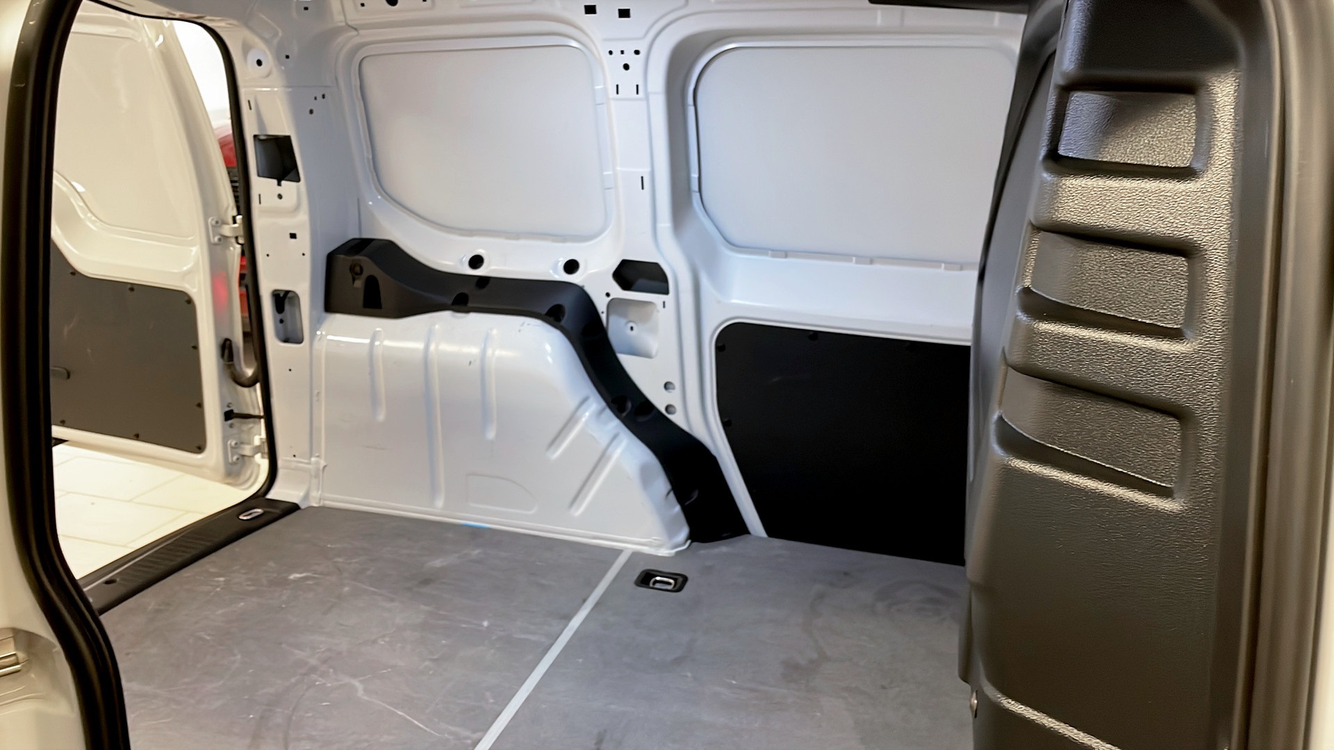 Volkswagen Caddy Cargo MJA80K