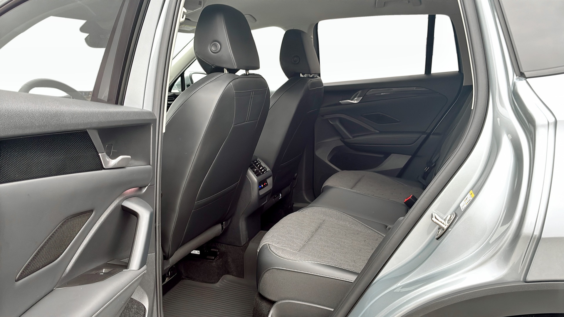 Volkswagen Tiguan MJB37T