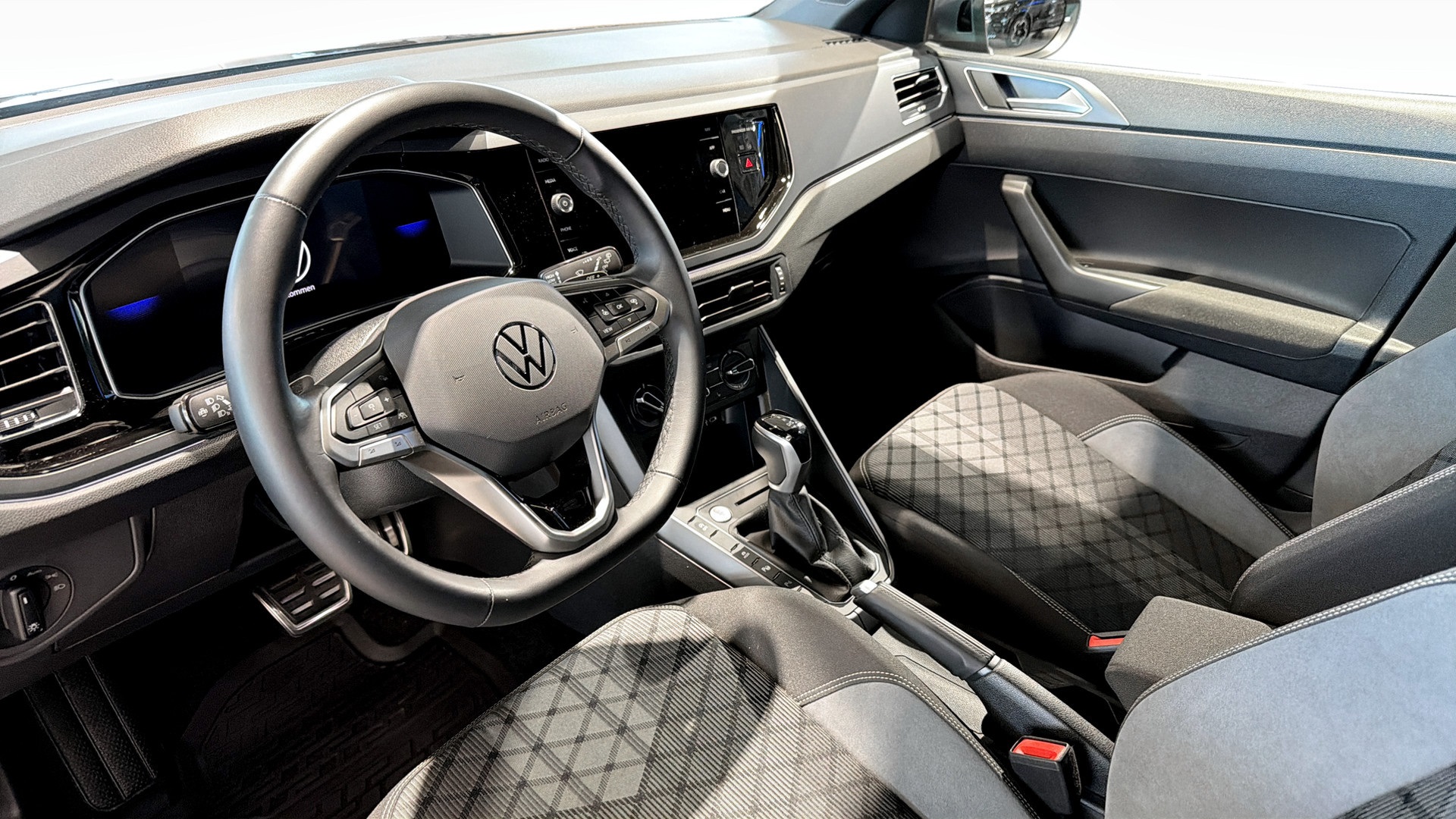 Volkswagen Taigo MJF49B