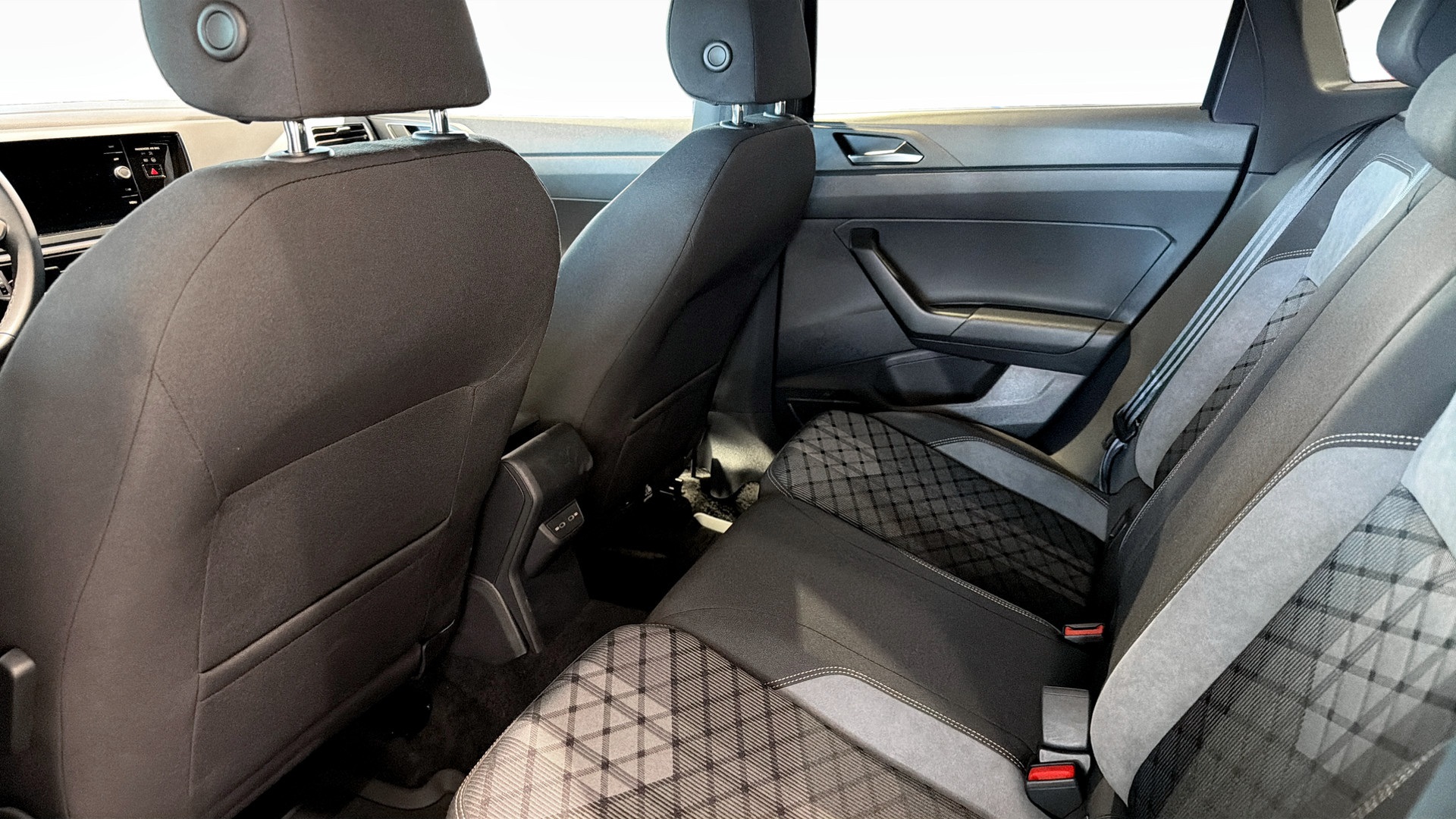 Volkswagen Taigo MJF49B