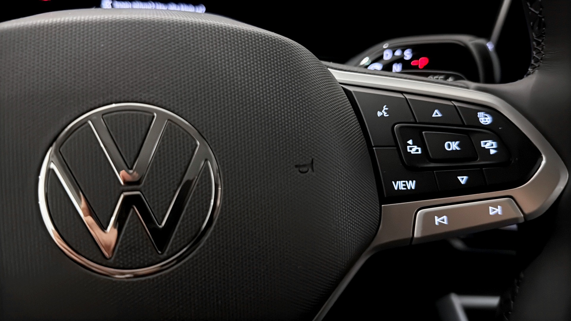 Volkswagen Tiguan MJH23R