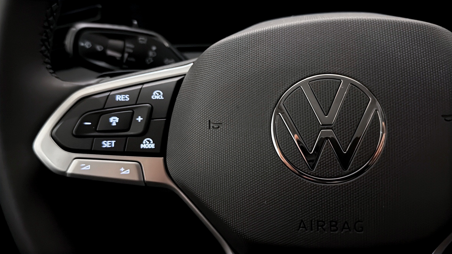 Volkswagen Tiguan MJH23R