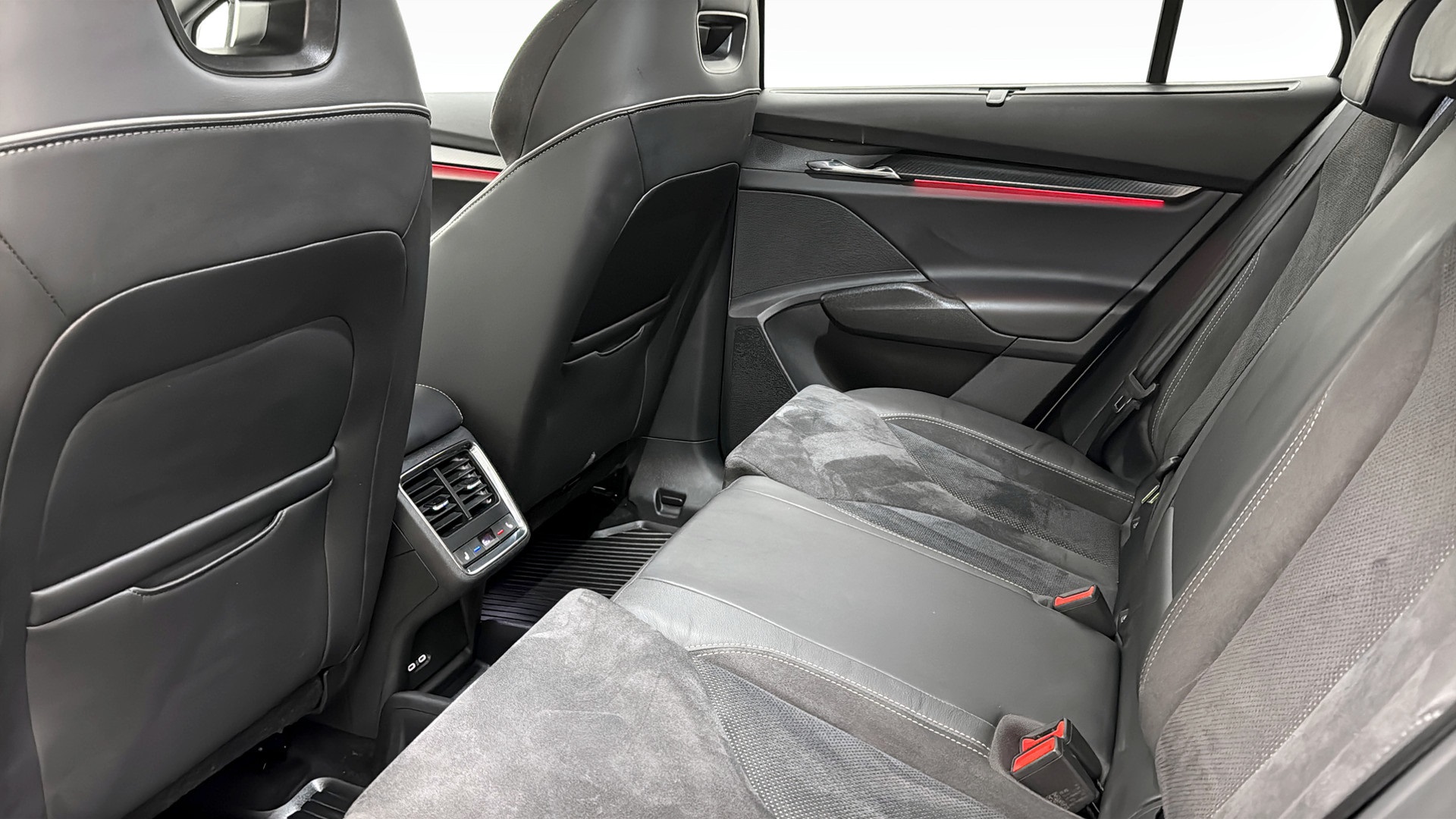 Skoda Enyaq MJK49B