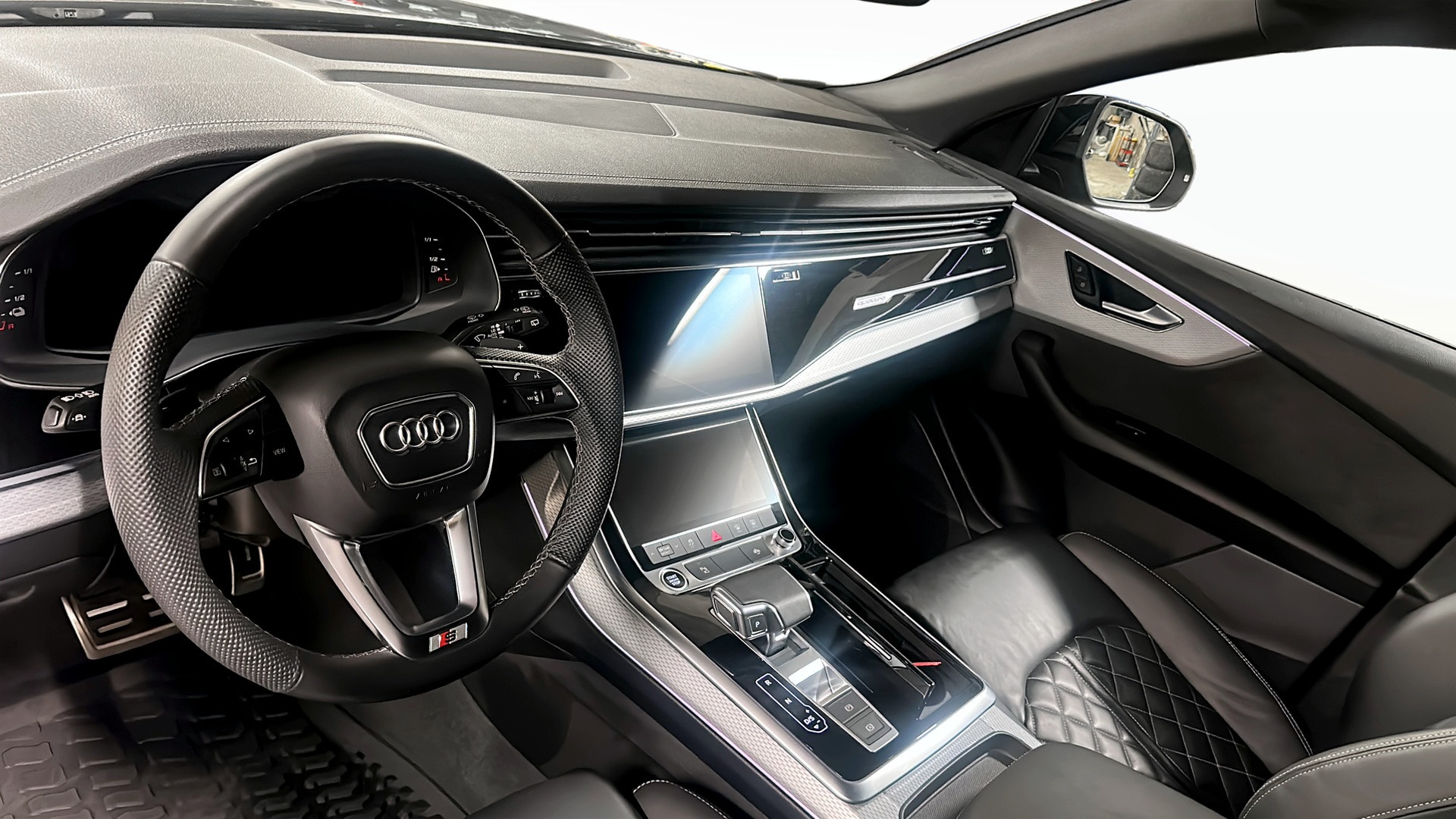 Audi Q8 MJR85M