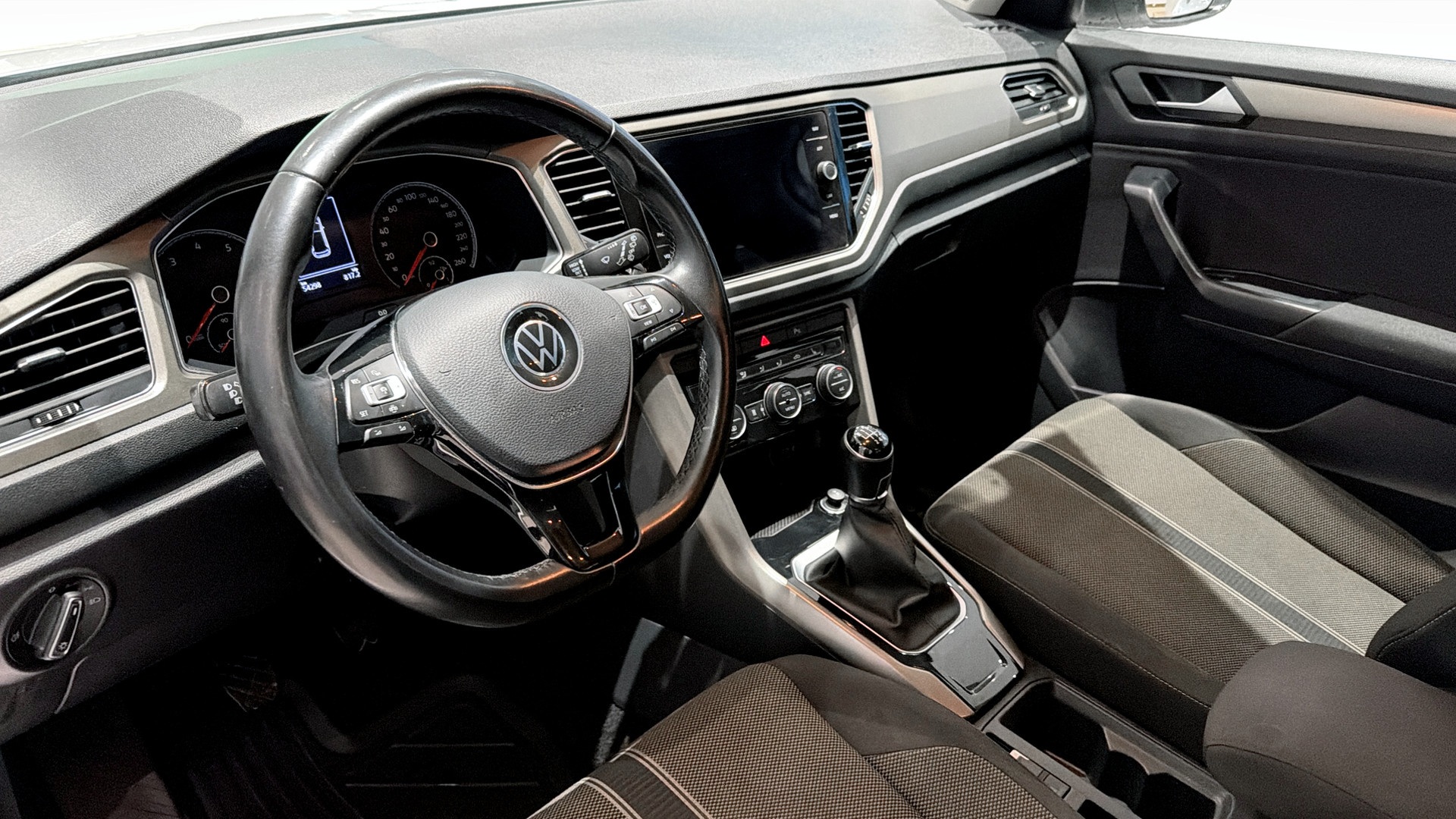 Volkswagen T-Roc MKF41N