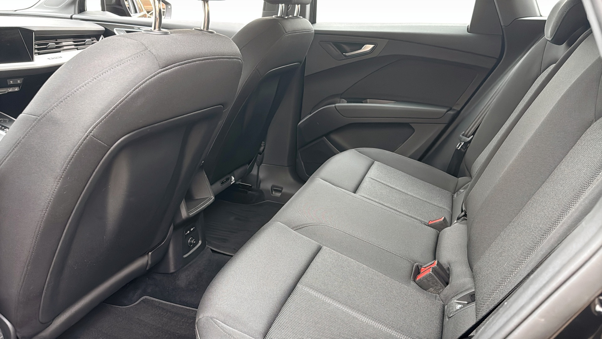 Audi Q4 e-tron MKM85K