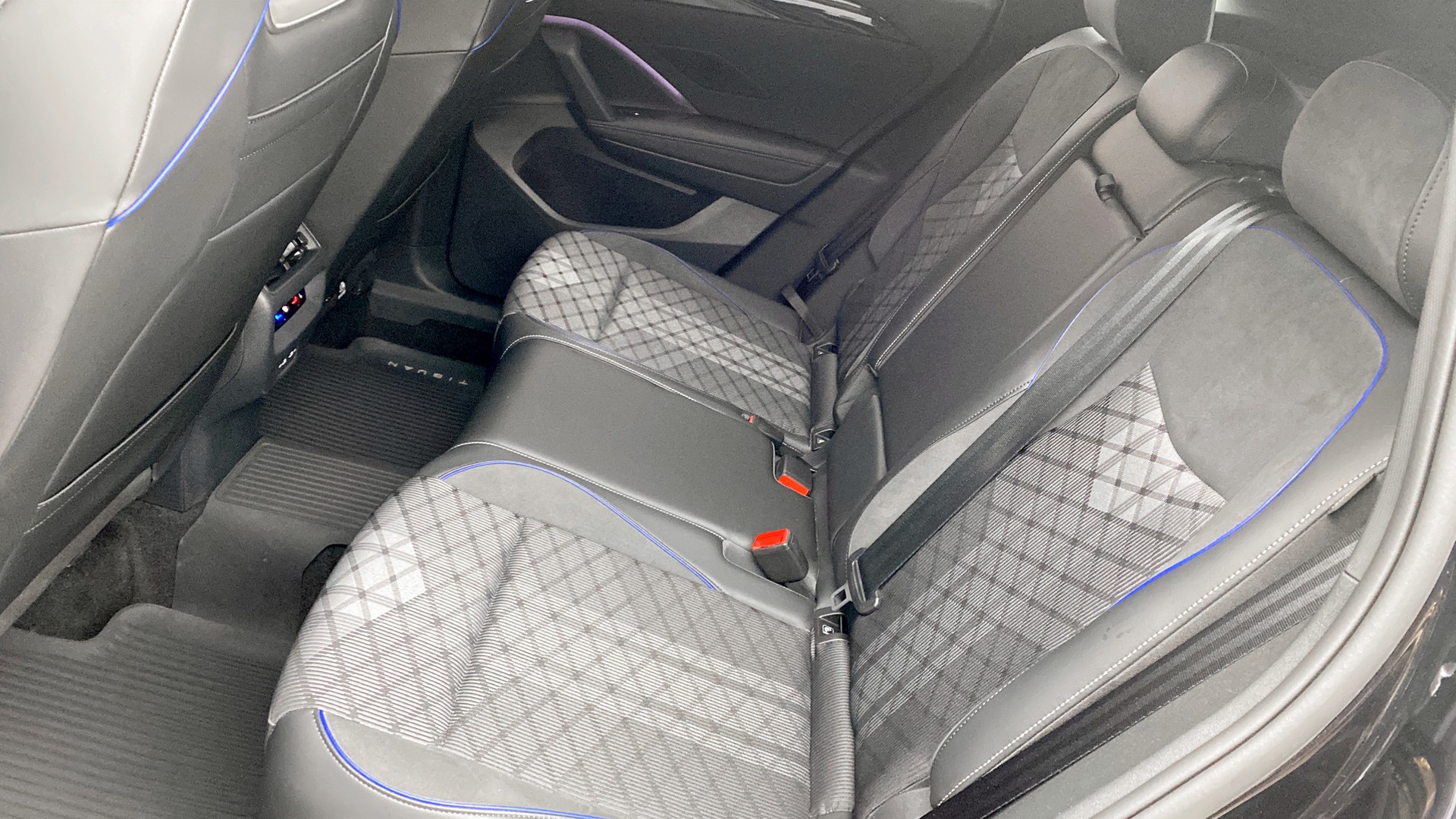 Volkswagen Tiguan MLH85U