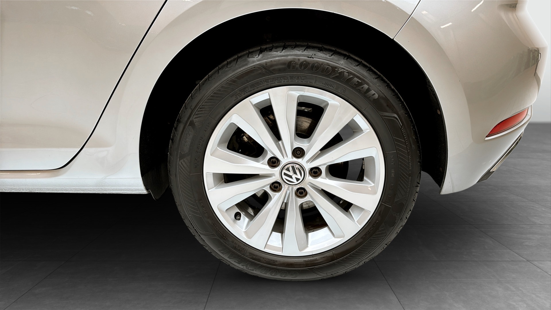 Volkswagen Golf MMB691