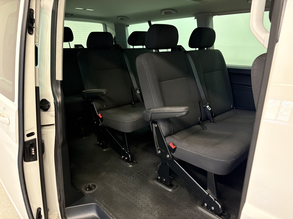 Volkswagen T6 Caravelle MMY952