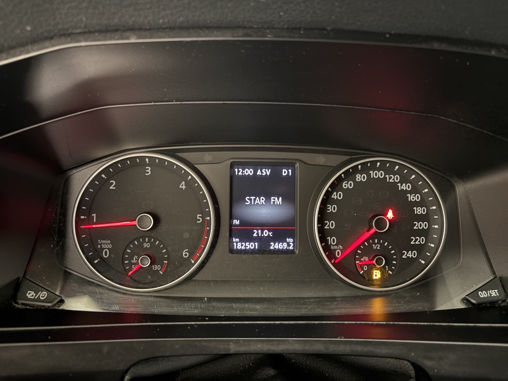 Volkswagen T6 Caravelle MMY952