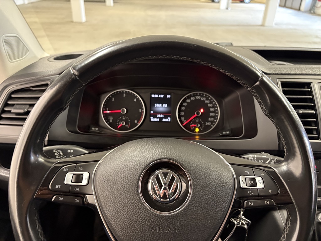 Volkswagen T6 Caravelle MMY952