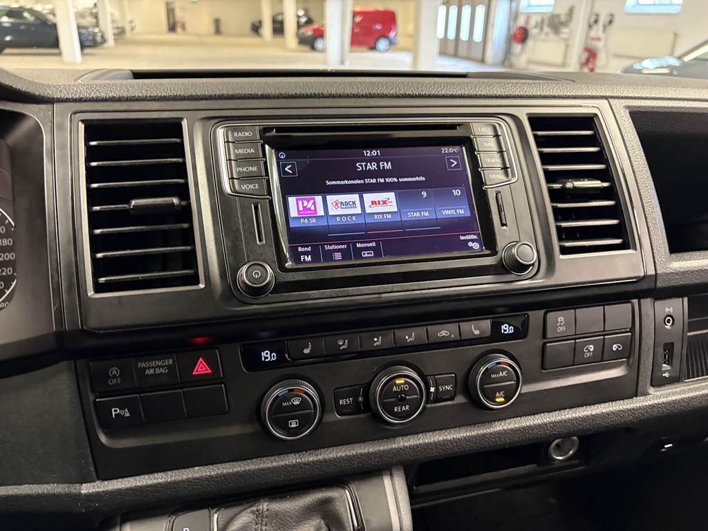 Volkswagen T6 Caravelle MMY952