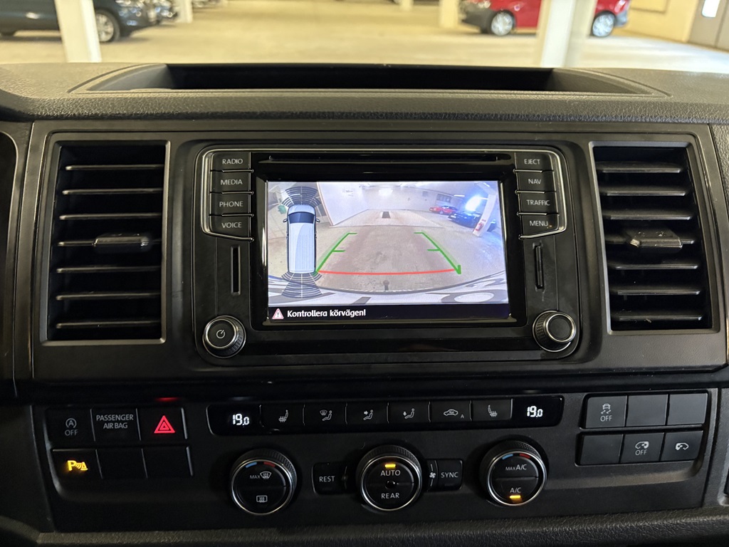 Volkswagen T6 Caravelle MMY952