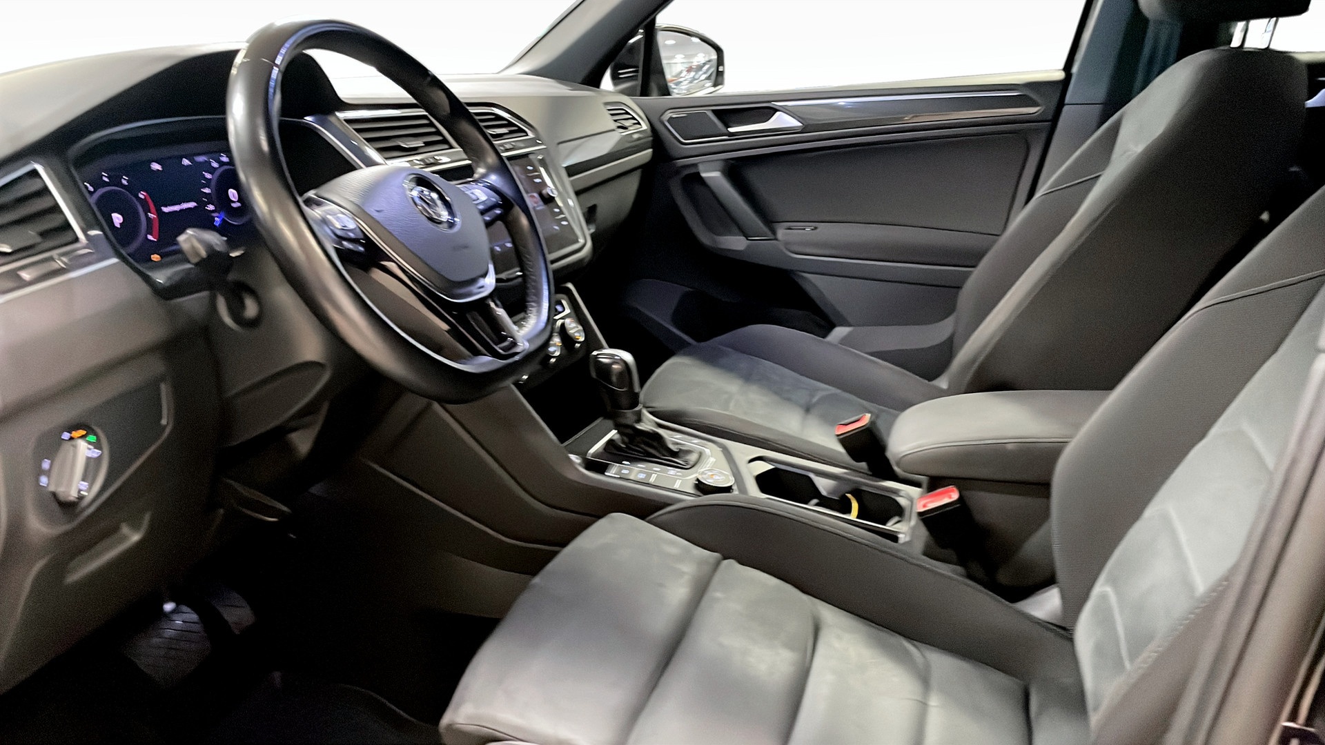 Volkswagen Tiguan MOX93B