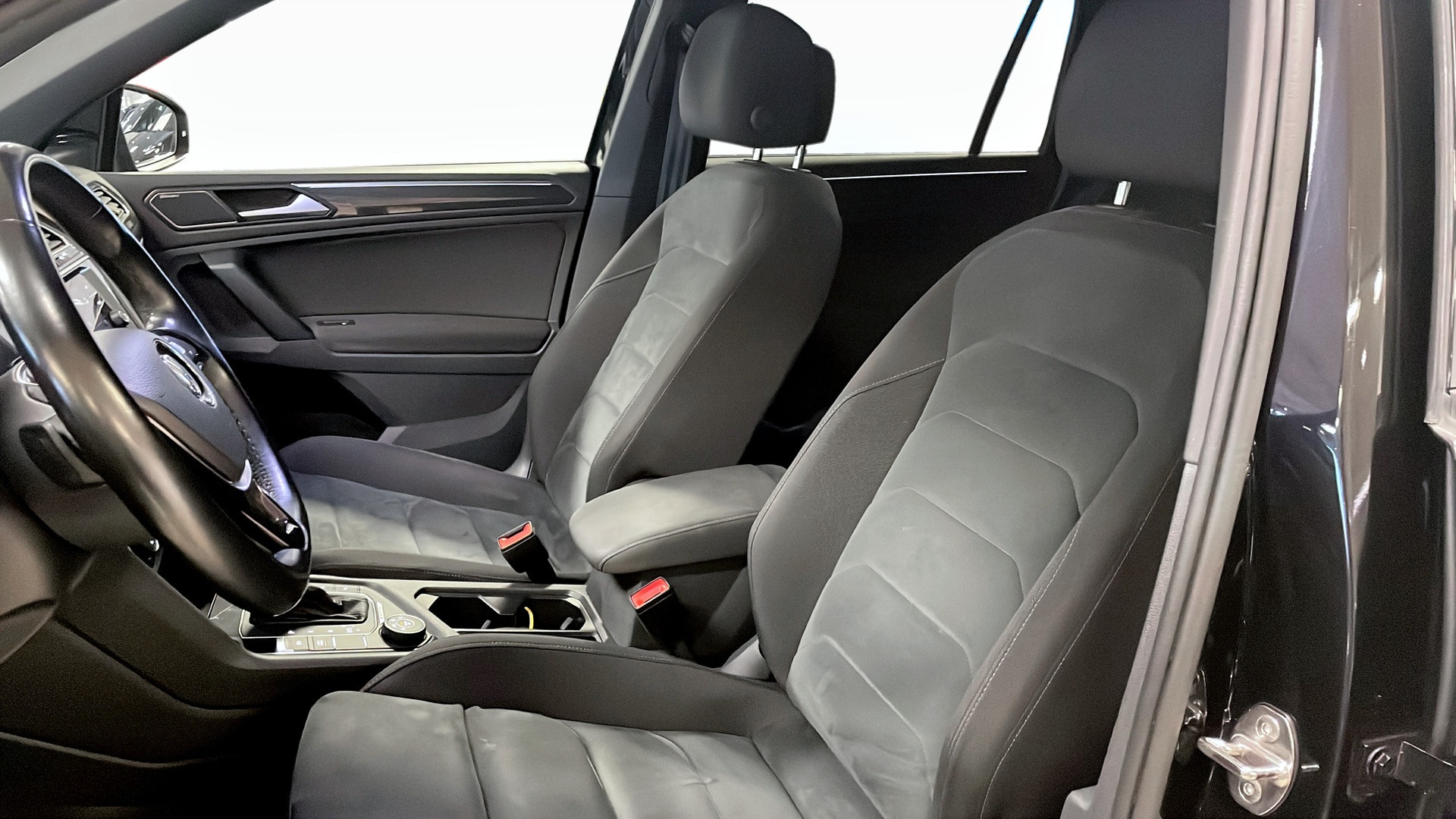Volkswagen Tiguan MOX93B