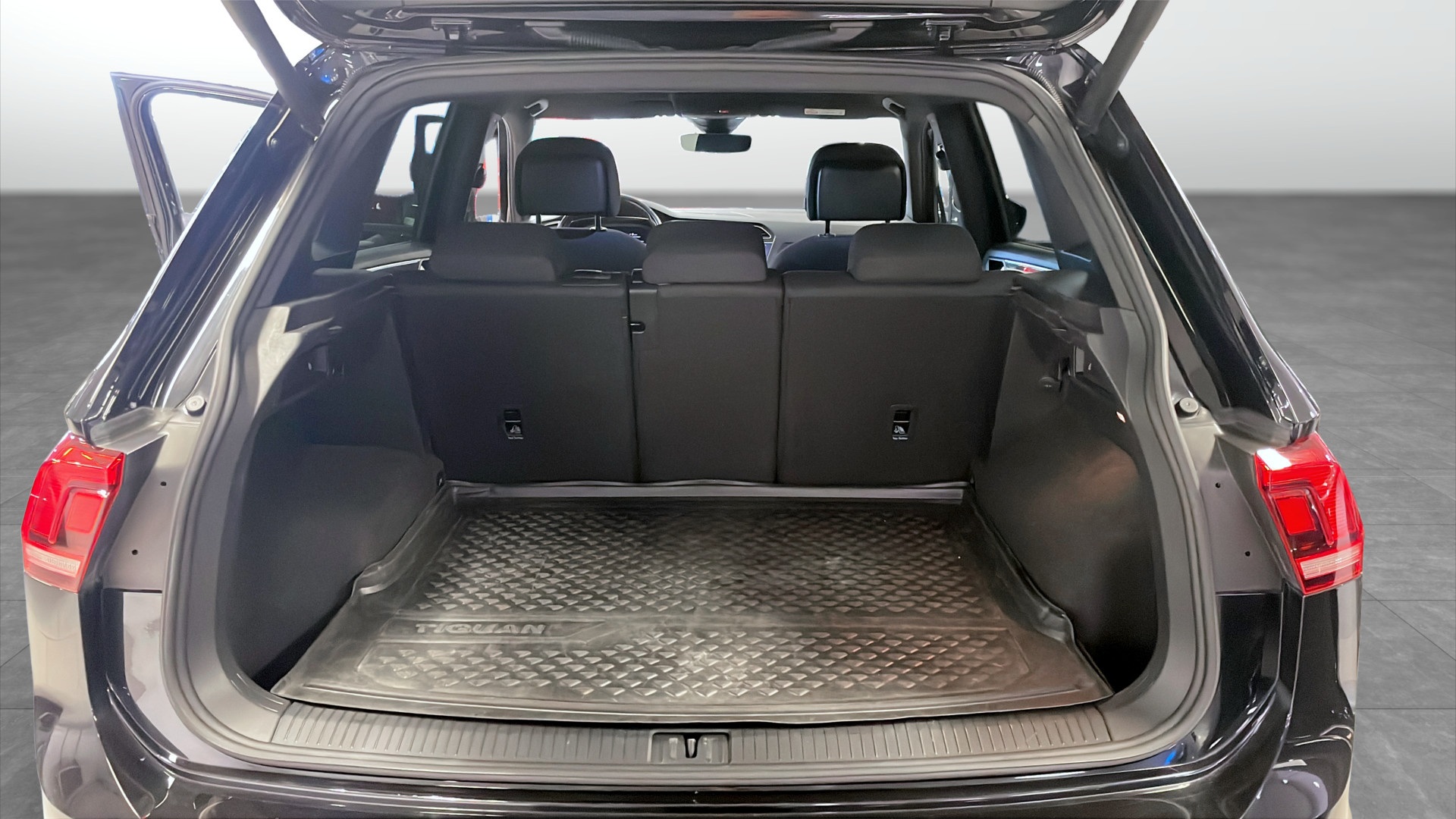 Volkswagen Tiguan MOX93B