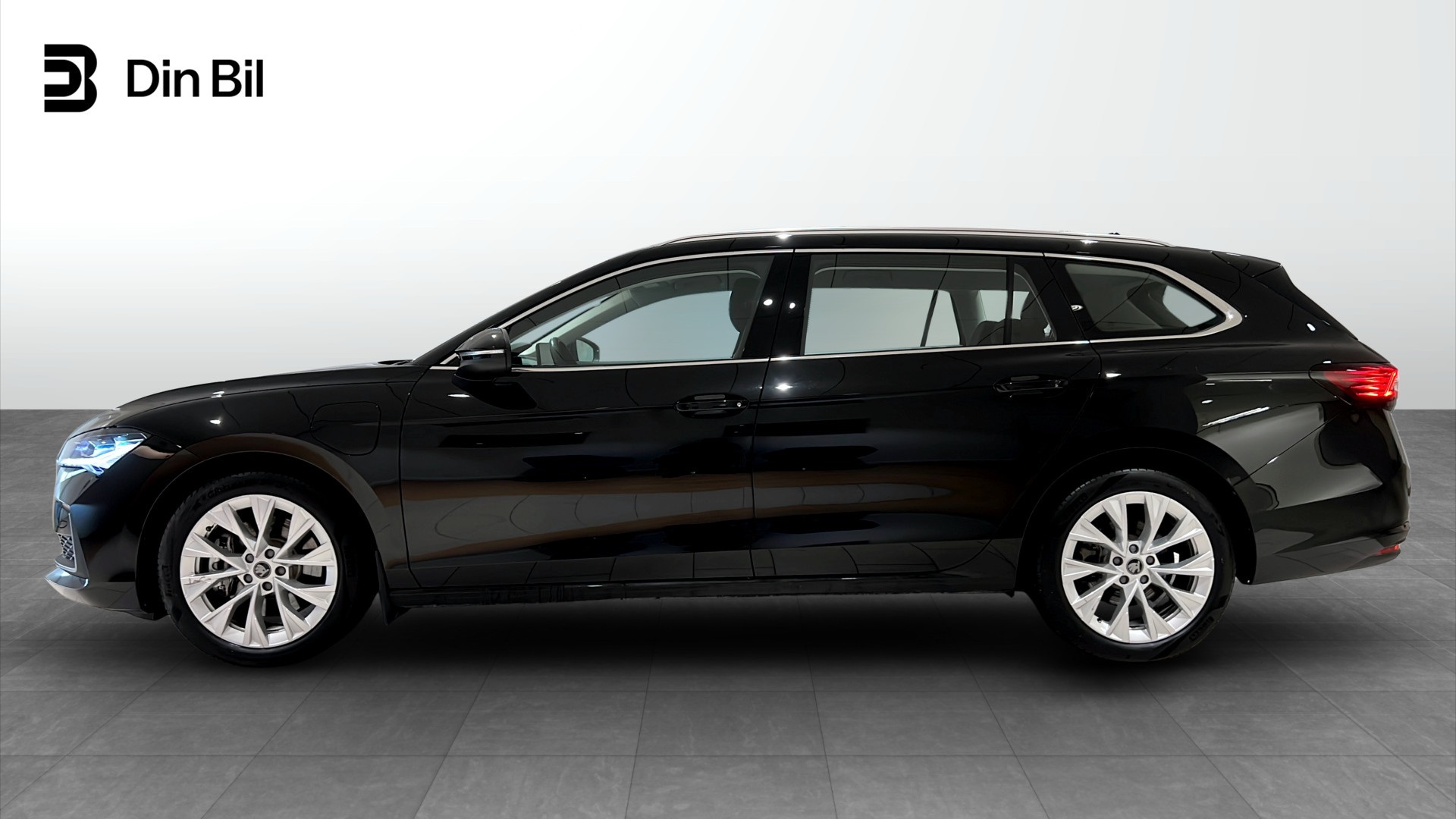 Skoda Superb Combi MRP04A