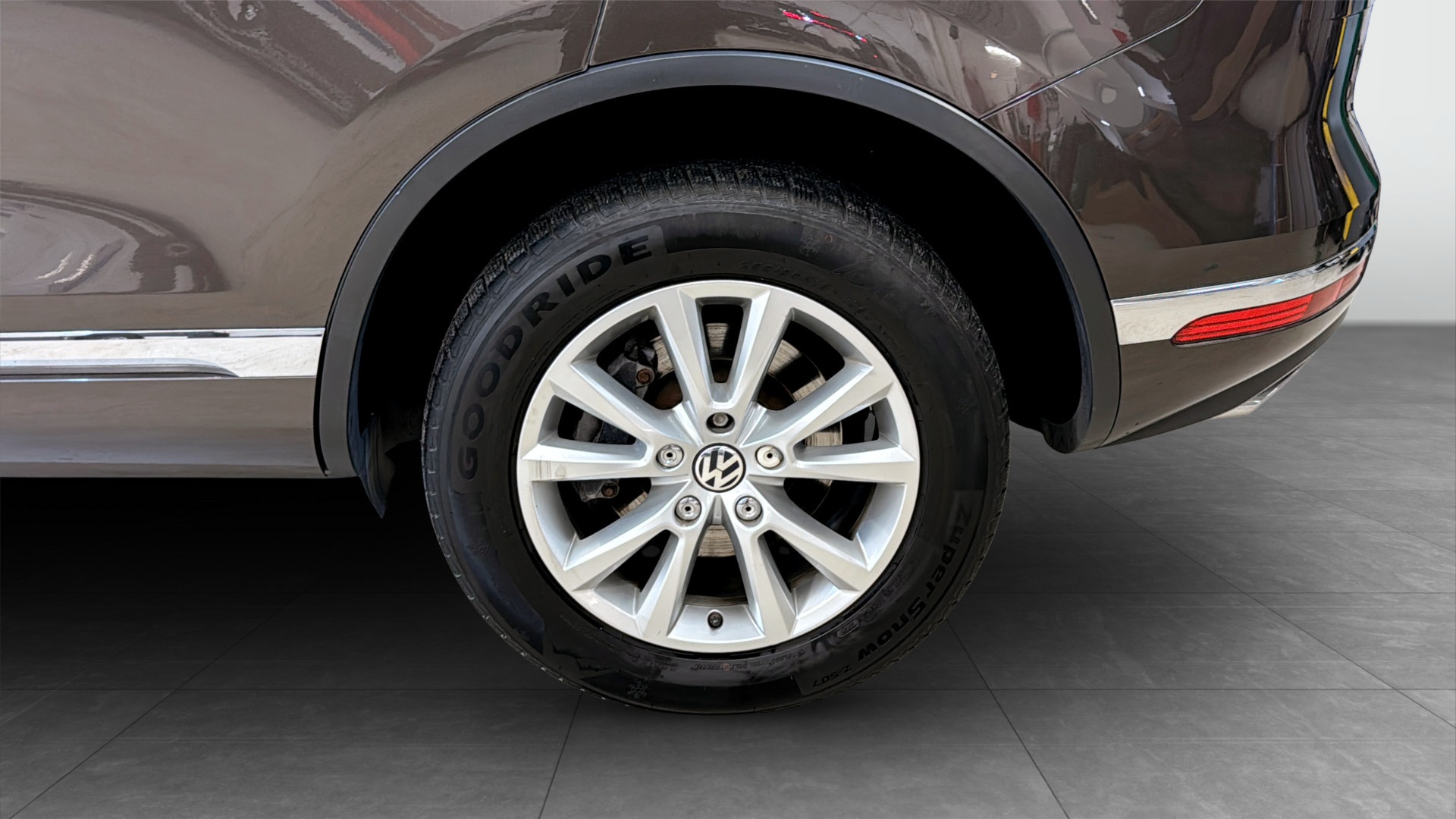 Volkswagen Touareg MRW748
