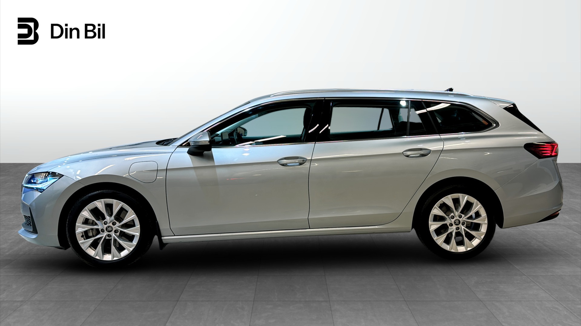 Skoda Superb Combi MTN22G