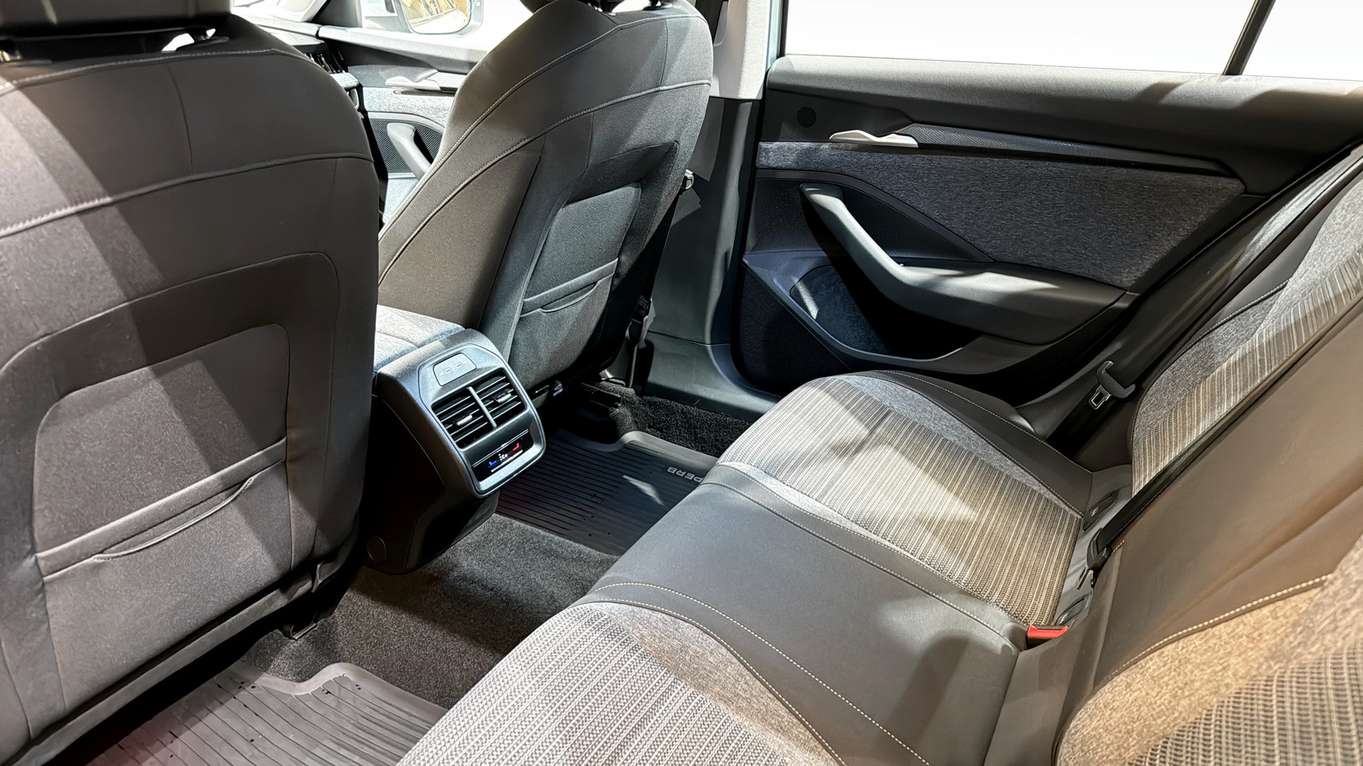 Skoda Superb Combi MTN22G