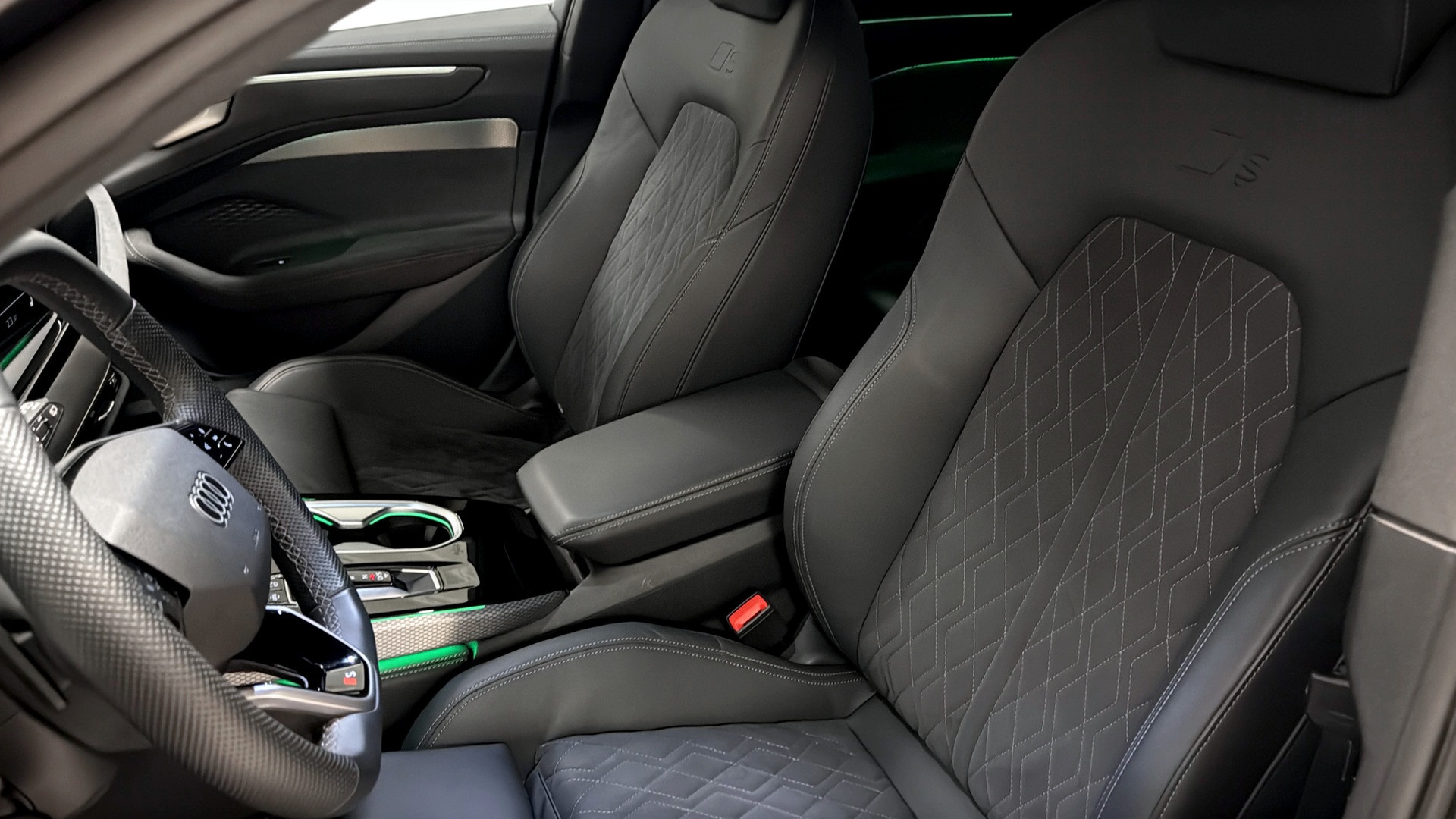 Audi A6 Avant MWB06M
