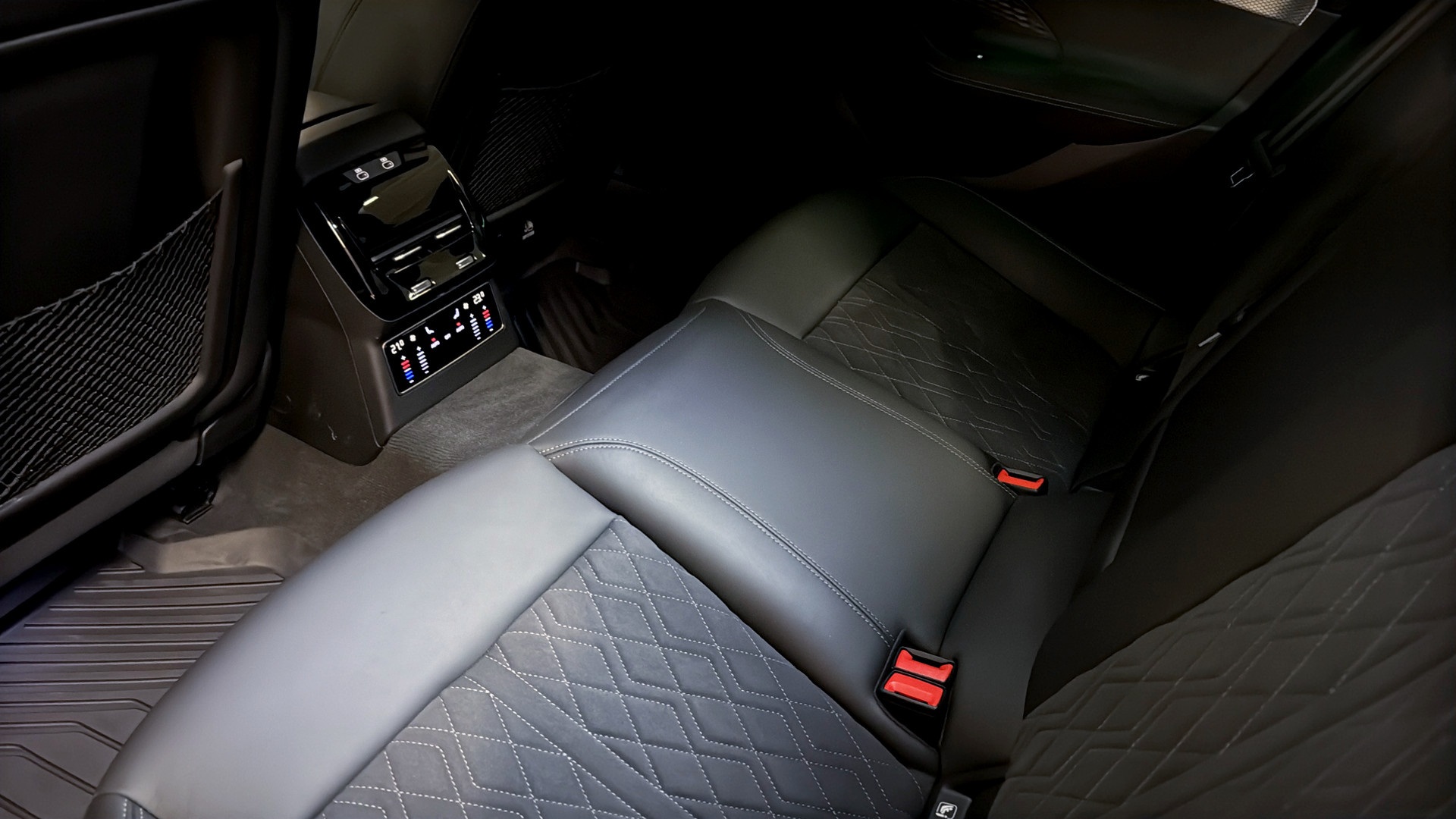 Audi A6 Avant MWB06M