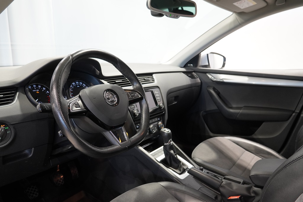 Skoda Octavia MWK799