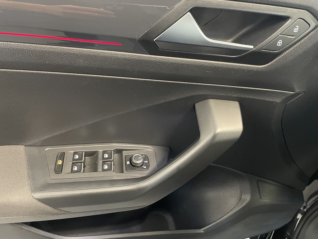 Volkswagen T-Roc MYE750