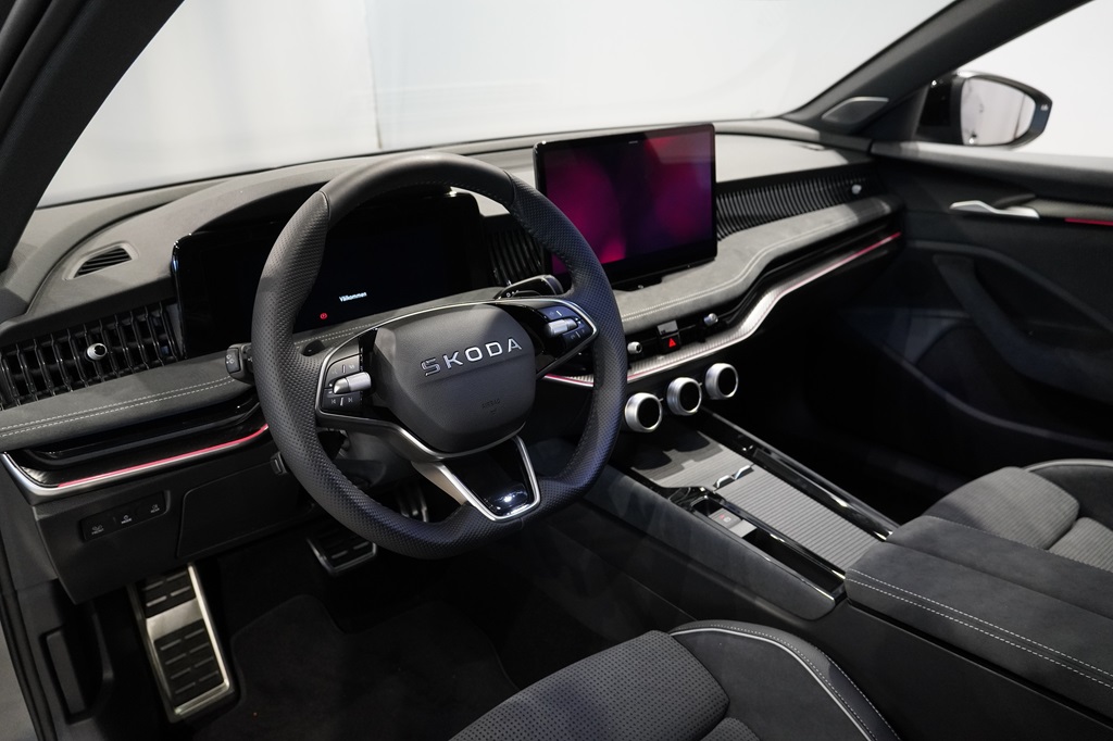Skoda Superb MZL02M