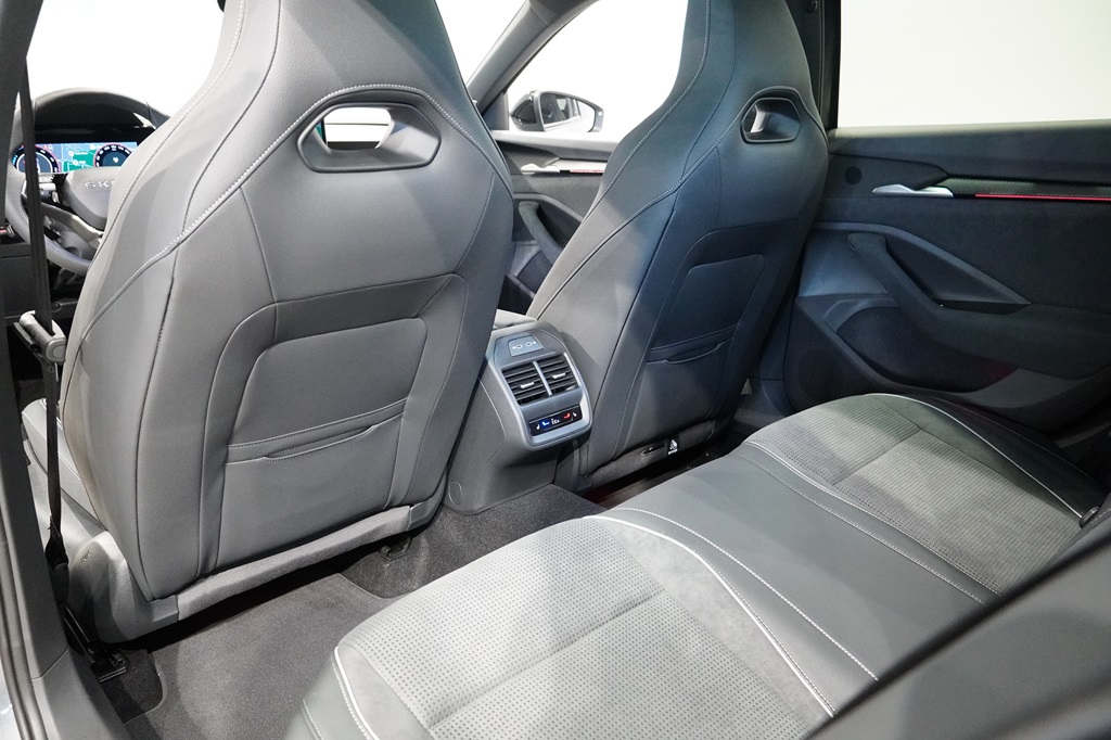 Skoda Superb MZL02M
