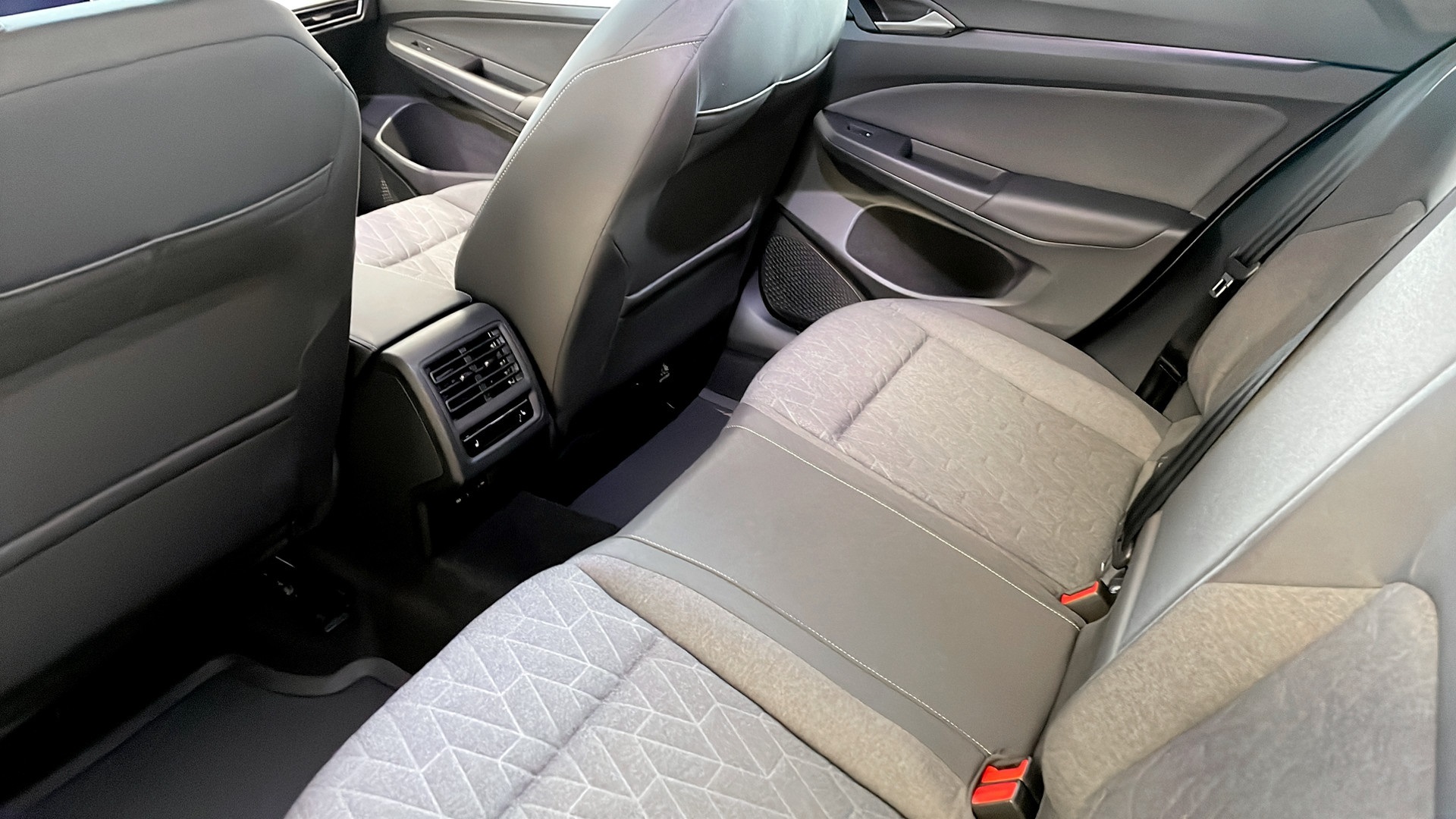 Volkswagen Golf MZL22E