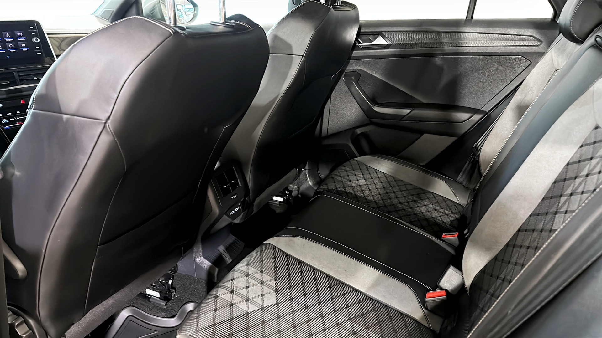 Volkswagen T-Roc NAH14M
