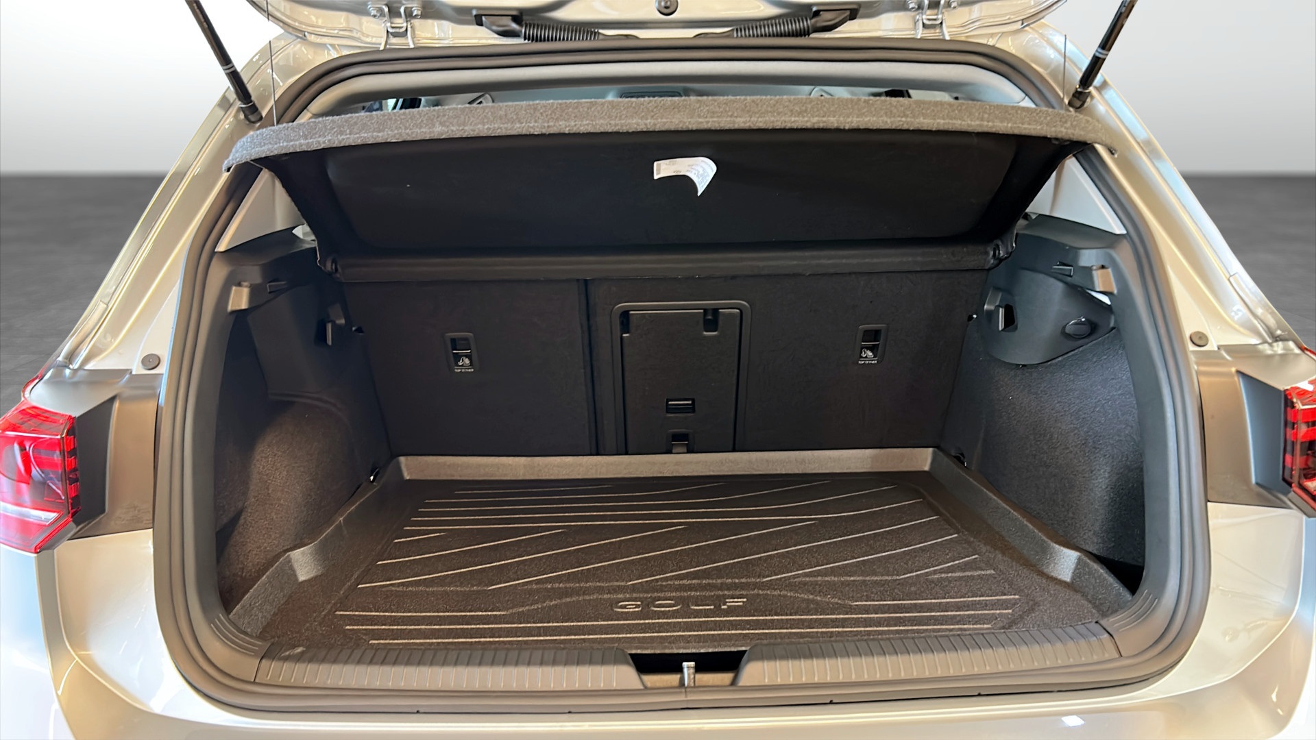 Volkswagen Golf NBP11K