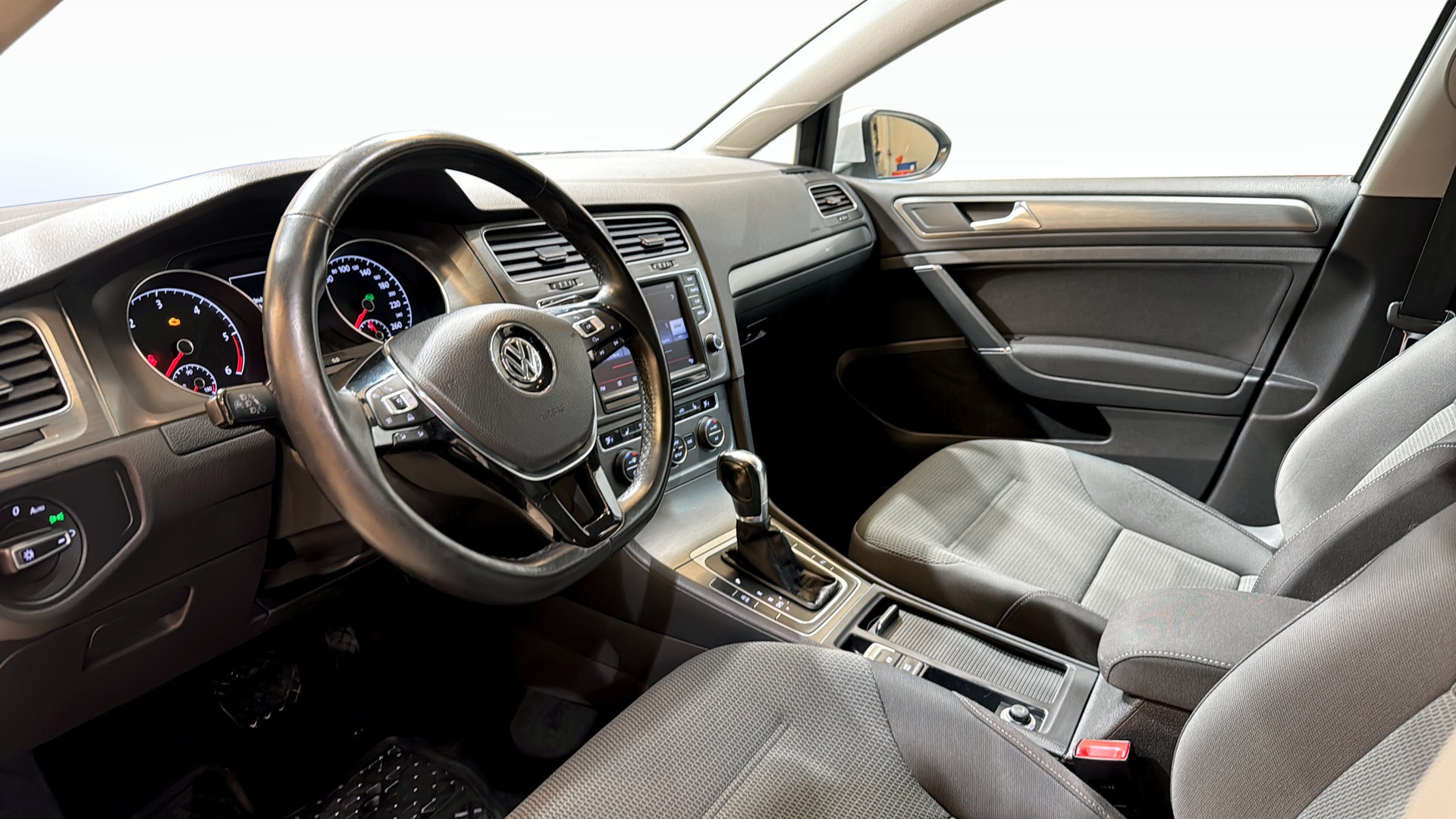 Volkswagen Golf NDO353