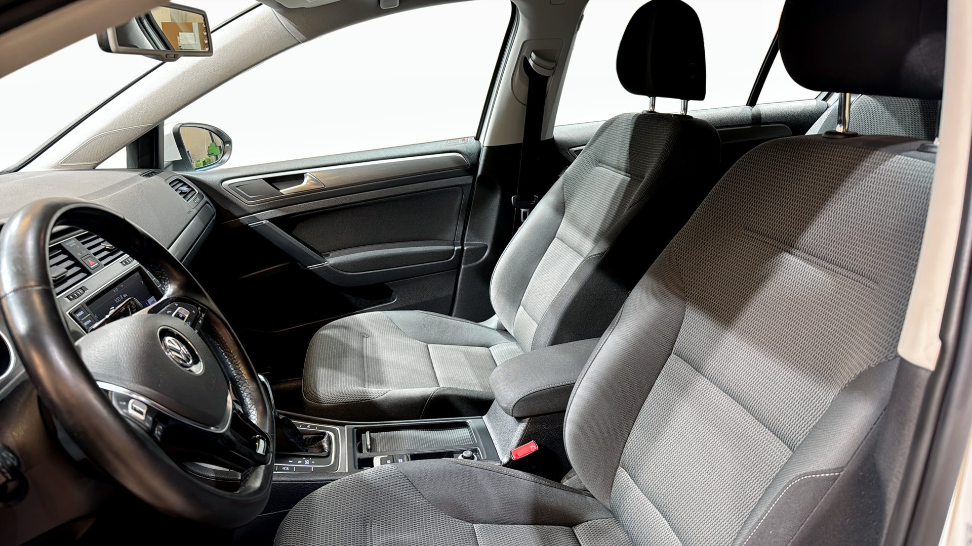 Volkswagen Golf NDO353
