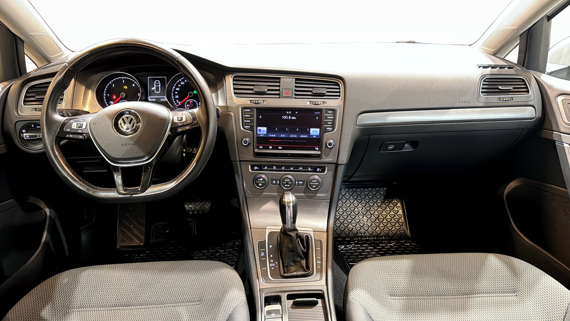 Volkswagen Golf NDO353